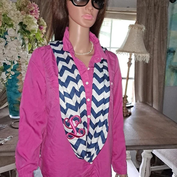 Monogram "L" scarf preppy Monogram scarf - Picture 3 of 13